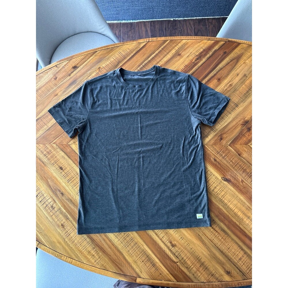 Vuori men’s black basic t-shirt large